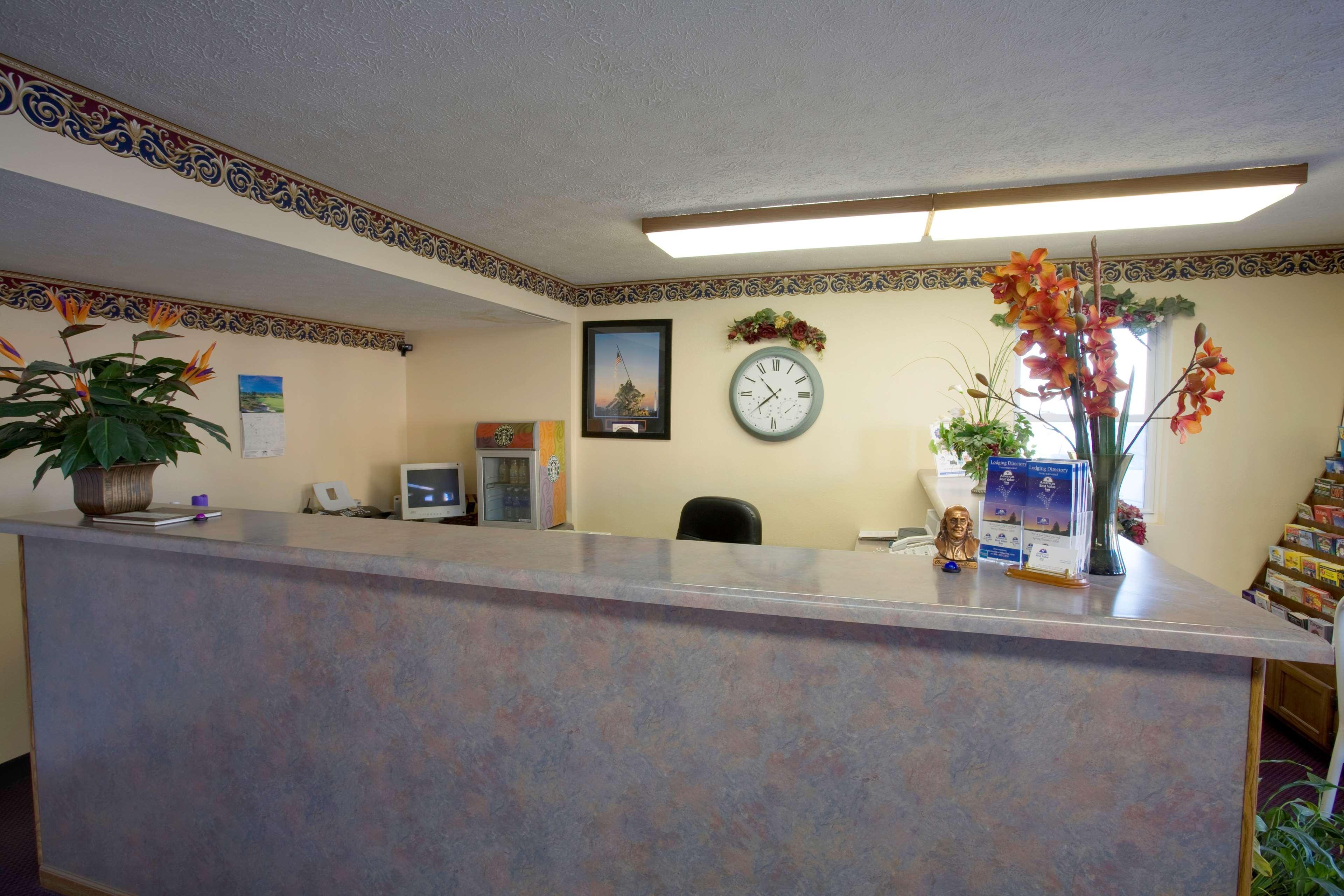 America'S Best Value Inn Litchfield Інтер'єр фото